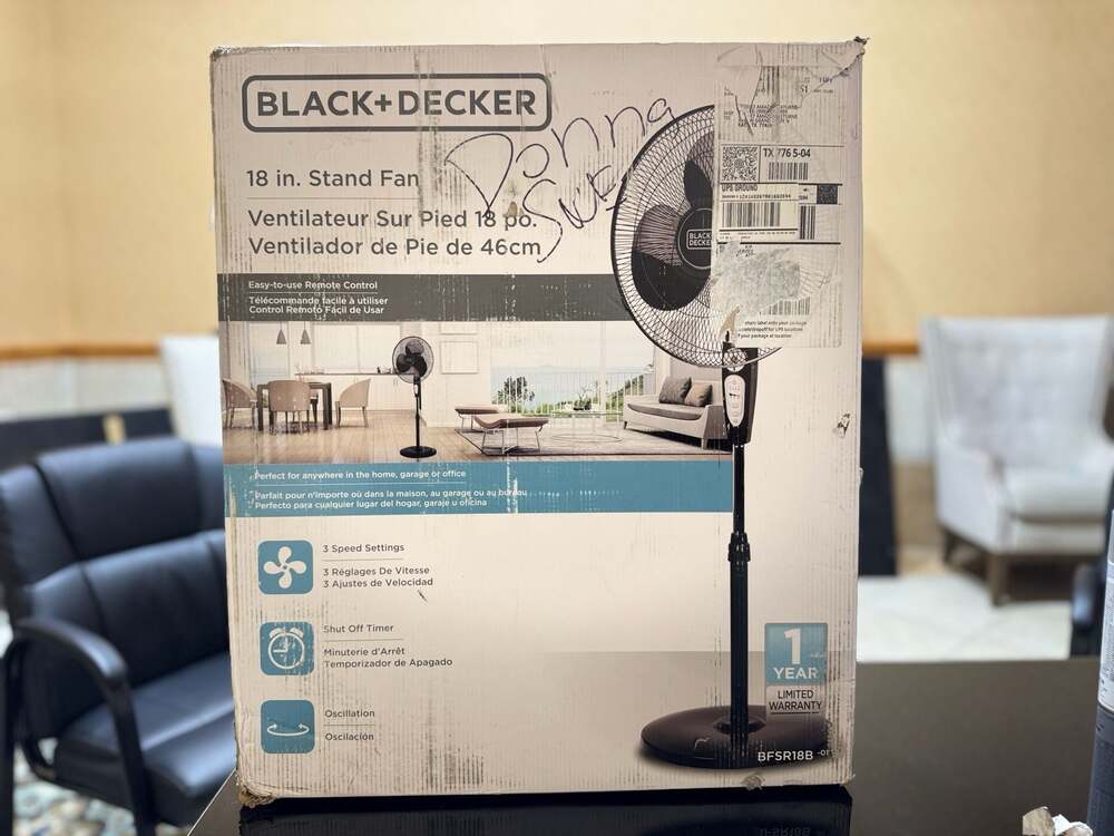 BLACK+DECKER 18 in. Stand Fan with Remote Control, Model BFSR18B. Open Box New